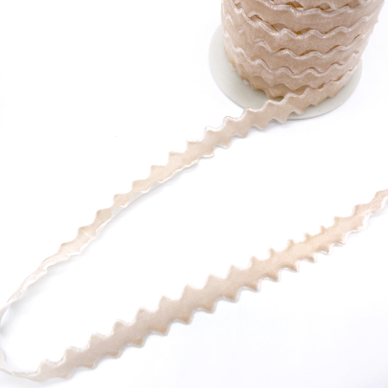 Velvet Zig Zag Ric Rac 3/8'' - Eliza Henri